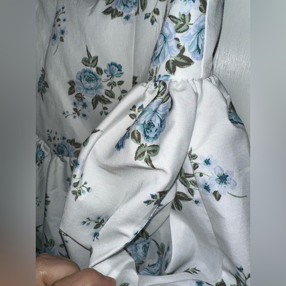 PrettyLittleThing Blue and White Floral Dress - Picture 4 of 5